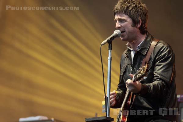 NOEL GALLAGHER'S HIGH FLYING BIRDS - 2012-08-25 - SAINT CLOUD - Domaine National - Grande Scene - 